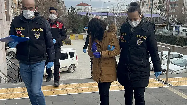 Tartıştığı halasını bıçakla öldürdü