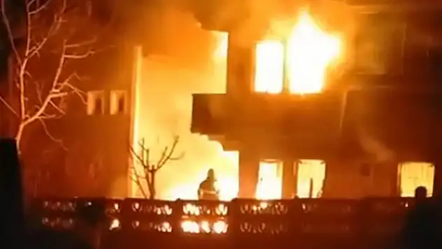 3 katlı evde yangın: 1 ölü, 2 yaralı