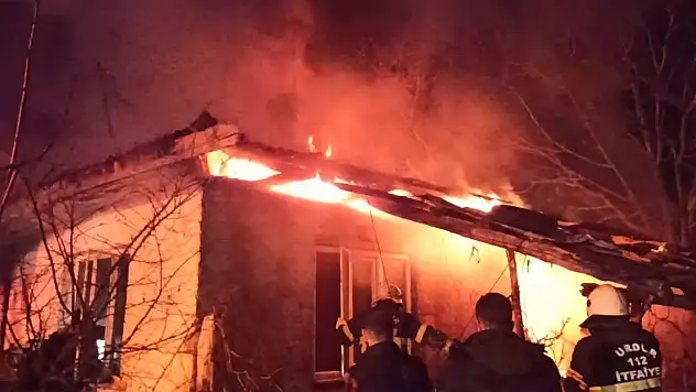 Evdeki yangında oğul öldü, anneyi komşular kurtardı