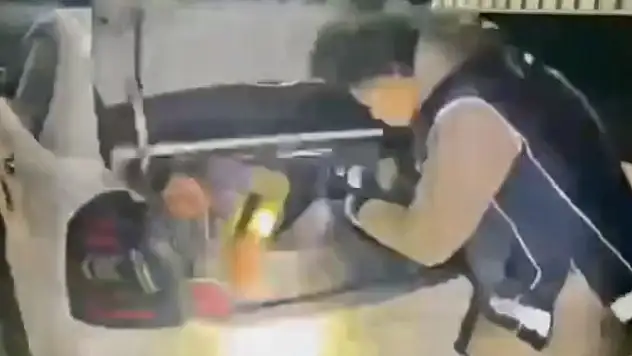 Otomobilden 1'i bagajda, 6 kaçak göçmen çıktı