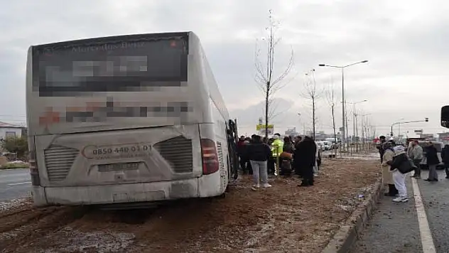 Yolcu otobüsü kaza yaptı, sürücü ehliyetsiz çıktı