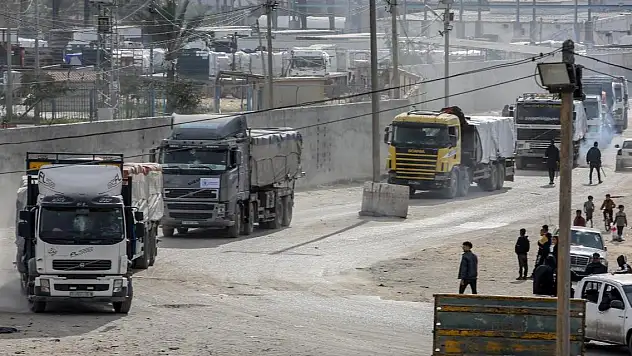 İsrailliler, insani yardımların Gazze'ye girişine engel olmaya çalışıyor