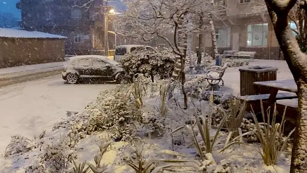 İstanbul'un yüksek kesimlerinde kar yağışı başladı