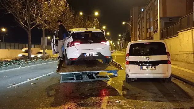 Hafif ticari araçla çarpışan otomobil takla attı: 3 yaralı