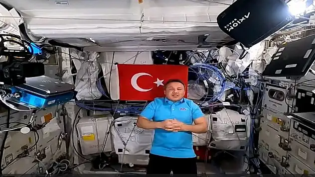 Alper Gezeravcı: Gelecek nesillerin hayallerini uzaya taşımaktan mutluyum