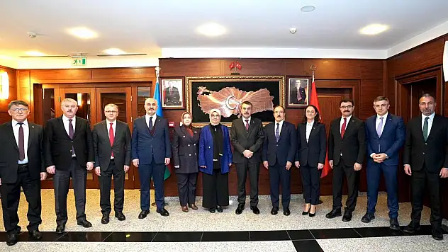 Bakan Tekin, Türkiye'nin Azerbaycan Büyükelçisi Bağcı ile görüştü