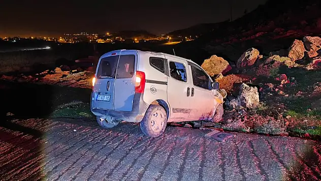 Gaziantep'te hafif ticari araç devrildi: 5 yaralı