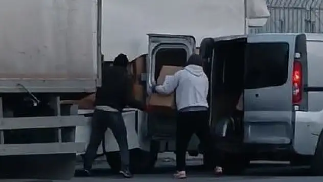 Arabasında uyurken aracı soyuldu!