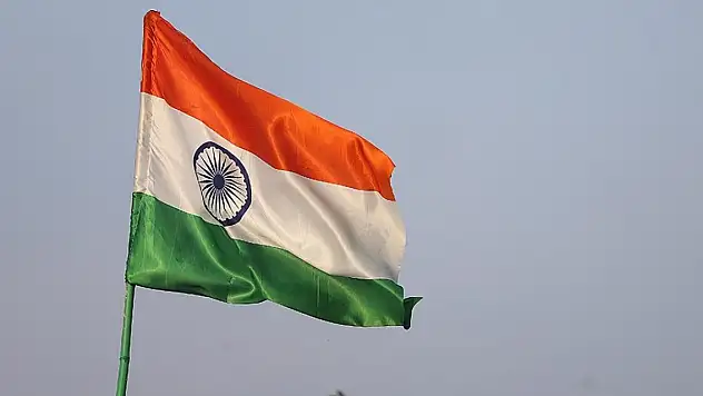 Polis baskın yaptı! Hindistan'da 600 yıllık tarihi camiyi yıktılar