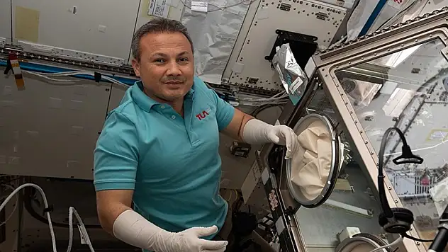 Astronot Gezeravcı, mikro yerçekiminde kurşunsuz lehimleme yaptı