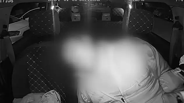 İzmir'de taşıdığı yolcu tarafından silahla vurulan taksi şoförü hayatını kaybetti