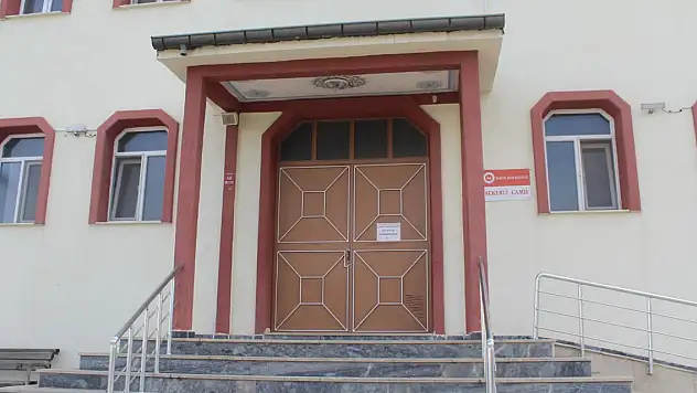 'Camiye yardım' bahanesiyle para toplayıp kaçtı