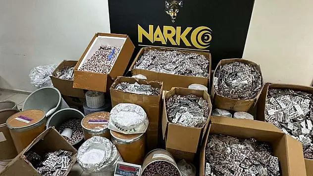 Eski tavuk çiftliği uyuşturucu imalathanesine dönüştürüldü 4 gözaltı