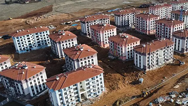 Deprem konutlarının ilk etabı hak sahiplerine teslim ediliyor