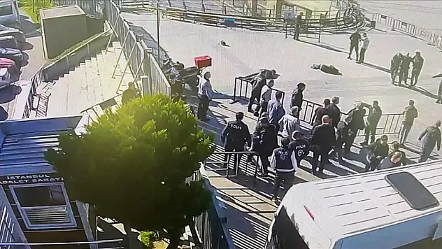 İstanbul Adliyesi önündeki meydanda silahla ateş açıldı: 2 ölü, 5 yaralı