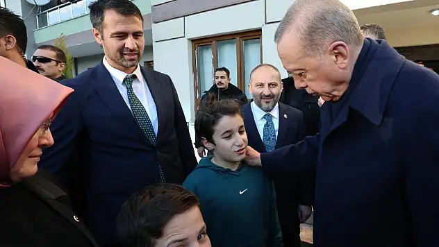 Erdoğan, Kahramanmaraş'ta depremzede aileyle bir araya geldi