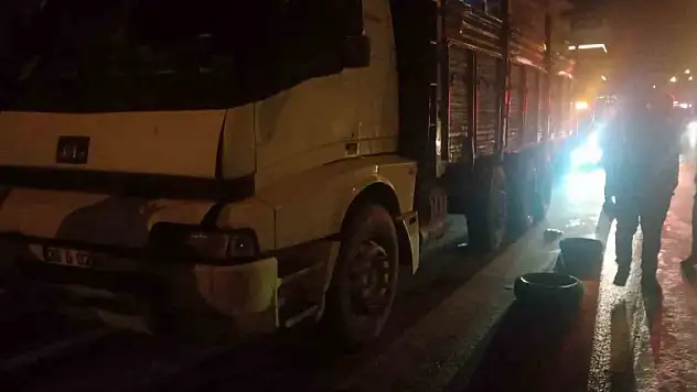 Motosiklet ile kamyon çarpıştı: 1 ölü