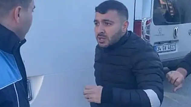 Zabıtaya döner bıçağıyla saldırdı!