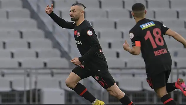 Fenerbahçe'de forvete takviye! Serdar Dursun geri döndü