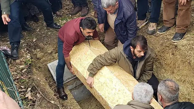 Kocasının katlettiği kadın toprağa verildi