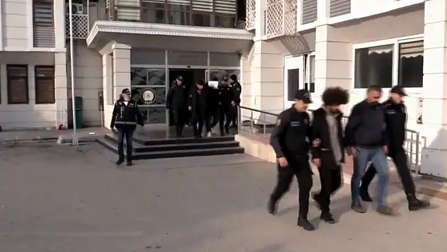 Yerlikaya 'Asla fırsat vermeyeceğiz' diyerek duyurdu: 49 isim yakalandı