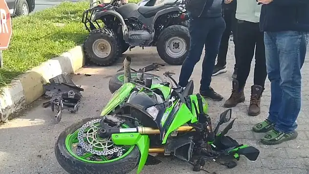 Kazada sürüklenen motosiklet, kaldırımdaki yayaya çarptı: 1 ölü, 1 yaralı