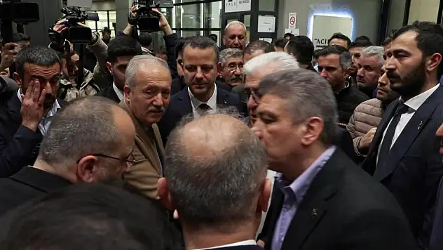 Aziz Yeniay saldırıda yaralanan kadını ziyaret etti