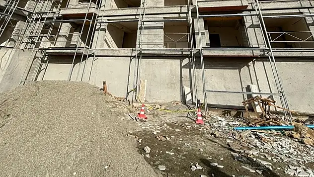 İnşaatın 6. katından düşen işçi yaşamını yitirdi