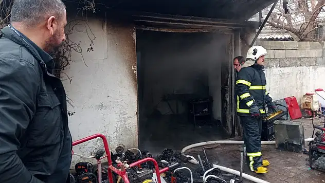 Sobaya benzin döküldü, ortalık alev aldı! 2 yaralı