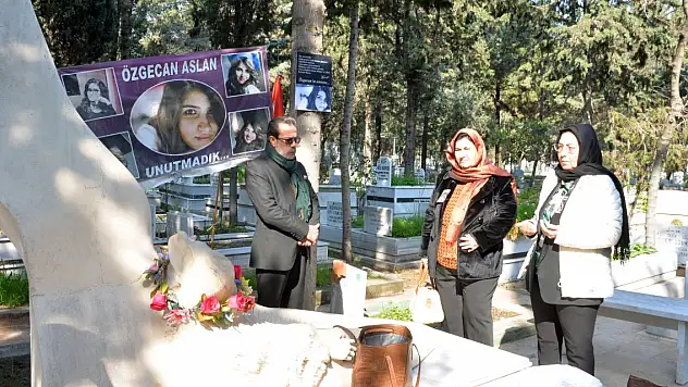 Canice öldürülen Özgecan Aslan, anıldı