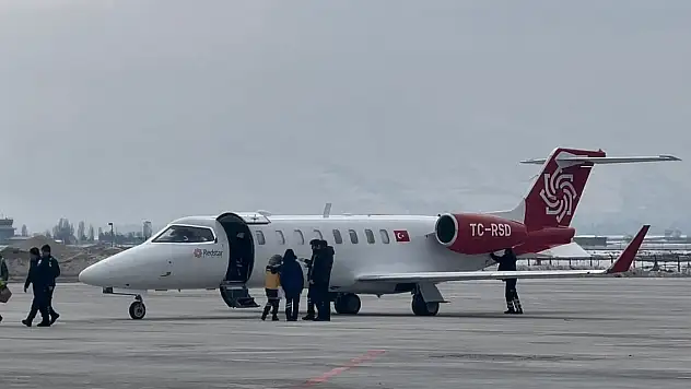 Duran kalbi yeniden çalıştırıldı, ambulans uçakla Adana'ya sevk edildi