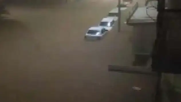 Antalya'da şiddetli yağış hayatı olumsuz etkiledi