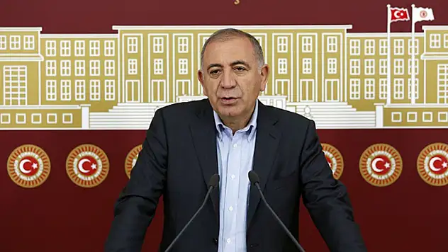 Son Dakika! CHP'de Gürsel Tekin partisinden istifa etti