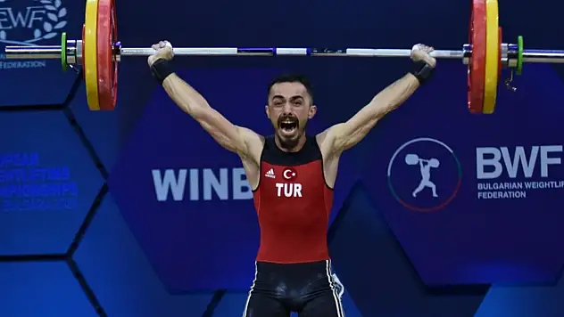 Milli halterci Muammer Şahin'den Avrupa Şampiyonluğu!