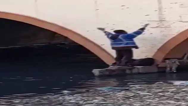 Polisten kaçmaya çalışırken derede mahsur kaldı