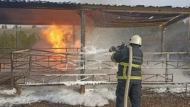 Batman'da petrol ayrıştırma kuyusunda çıkan yangın söndürüldü
