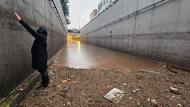 1 kişinin öldüğü su dolu alt geçitte felaketin izleri dikkat çekti
