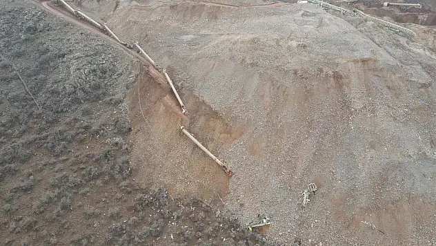 Erzincan'da toprak altında kalan 9 işçiyi arama çalışmaları 2. gününde