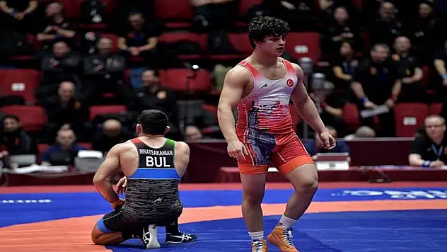 Milli güreşçi Alperen Berber, Avrupa şampiyonu oldu