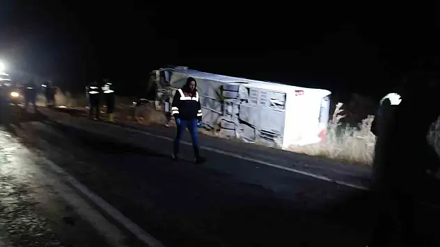 Yozgat'ta otobüs devrildi! 4'ü ağır, 19 yaralı