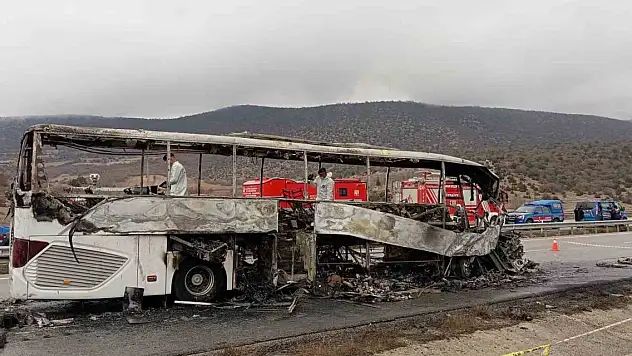 Çorum'da yolcu otobüsü kamyona çarptı, 2 kişi öldü, 5 kişi yaralandı