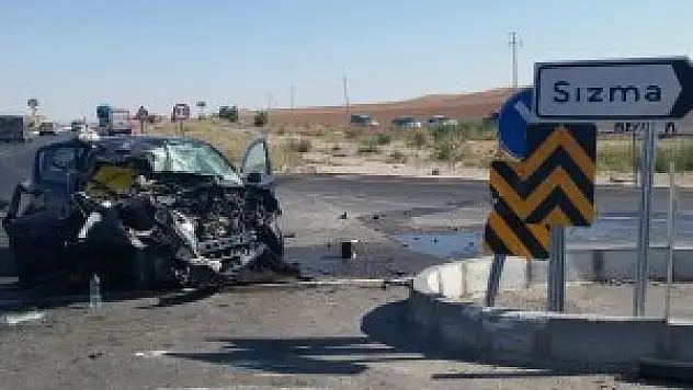 Konya'da otomobille traktör çarpıştı: 1 ölü, 2 yaralı