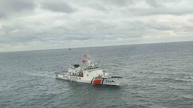 Batan gemi için denizden ve havadan seferberlik böyle görüntülendi