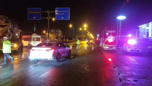 Şanlıurfa'da sağanak dere taştı, Viranşehir karayolu ulaşıma kapatıldı