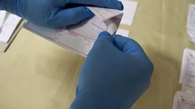 Postacı kılığında boş senet imzalattı