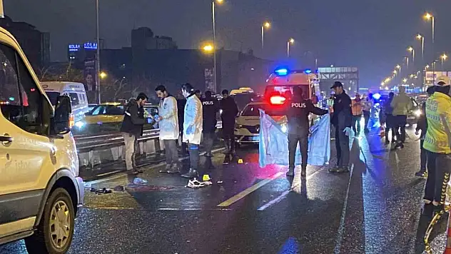 Bariyerlere çarpan motosiklet sürücüsü hayatını kaybetti