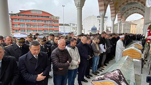 Dede ile torunu aynı günde ölmesi aileyi yasa boğdu