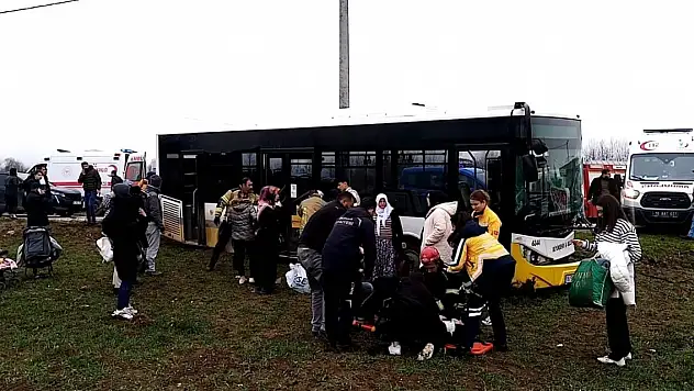 Bursa'da halk otobüsüyle çarpışan otomobilin sürücüsü öldü