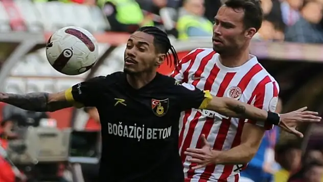 Antalyaspor 2 farklı öne geçtiği maçta beraberliğe razı oldu