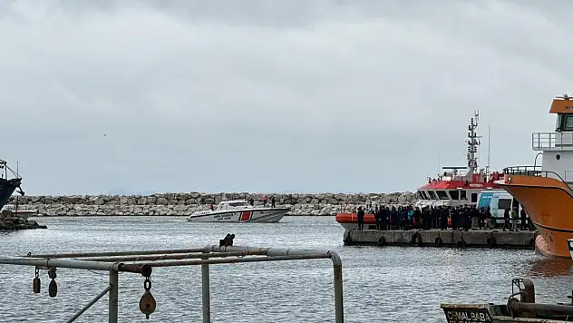 Dalgıçlar batan geminin alt katında tarama yapacak
